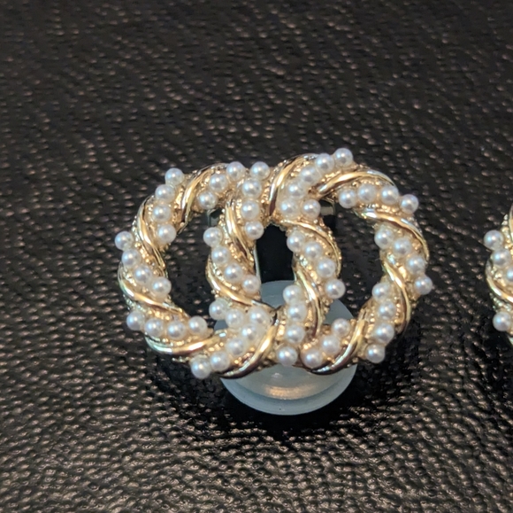 Double hoop infinity clip on earrings - Picture 2 of 6